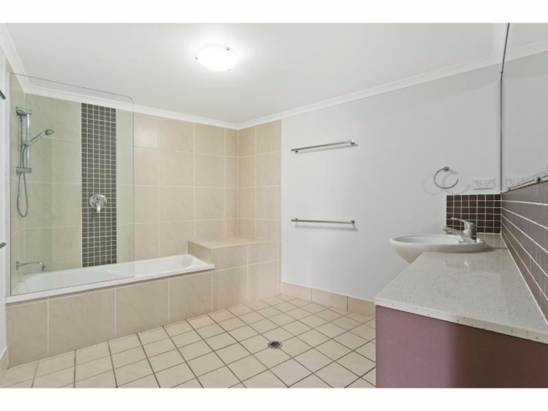 102/6 Victoria Parade, Rockhampton City QLD 4700